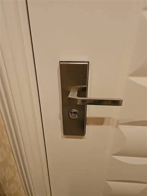 Maçaneta e fechadura residencial instalada pelo Victor Chaveiro